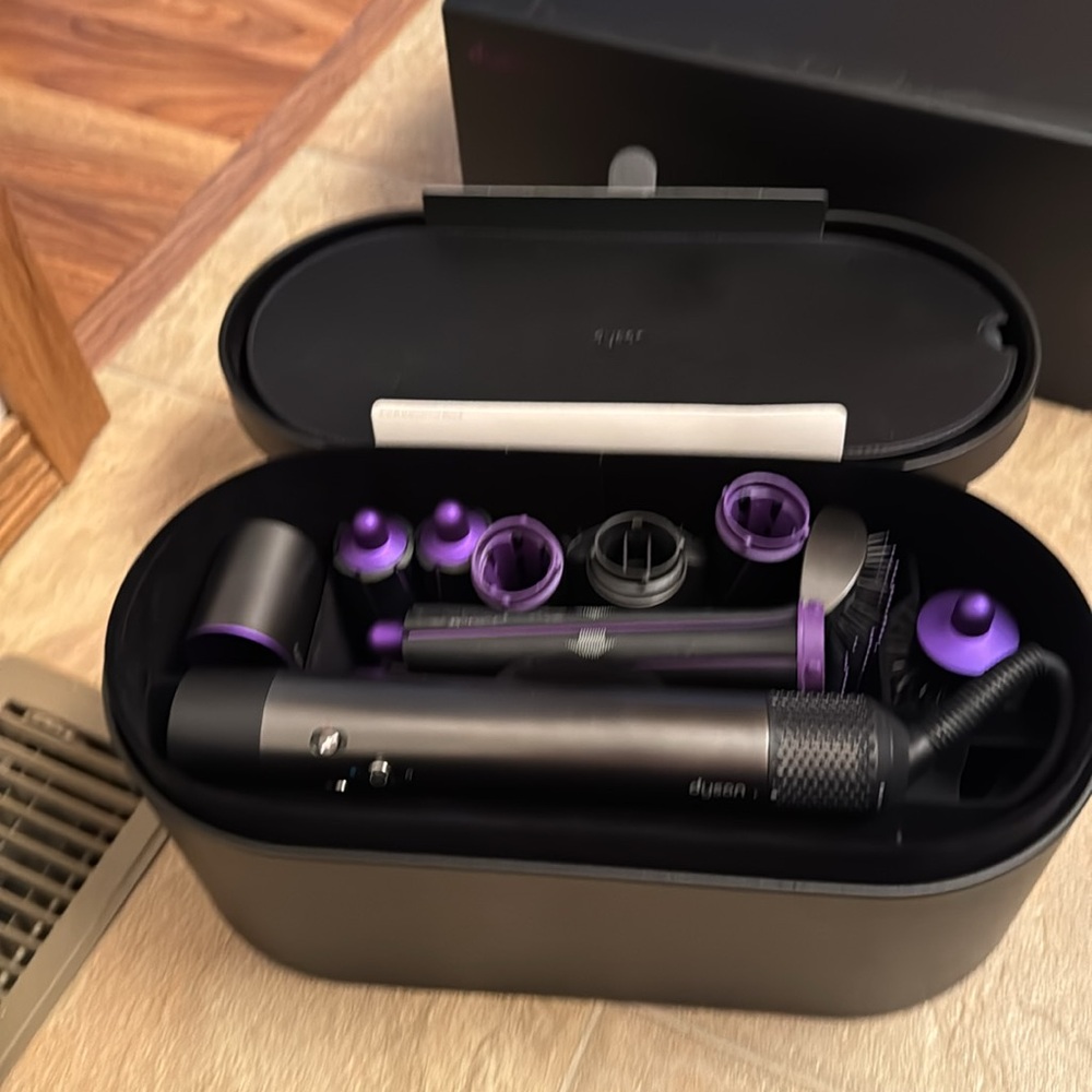 Dyson Airwrap!   Never used - extra barrels